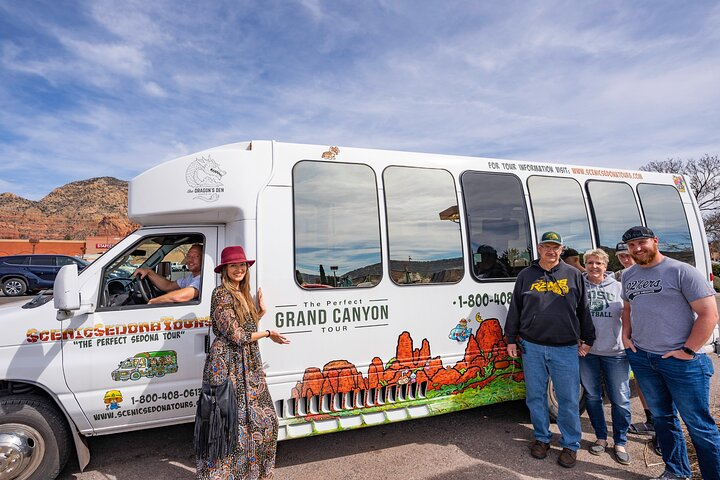 Local Friendly Guides 
Skip the parking & lines! 
Sedona ~ Grand Canyon ~ Sedona